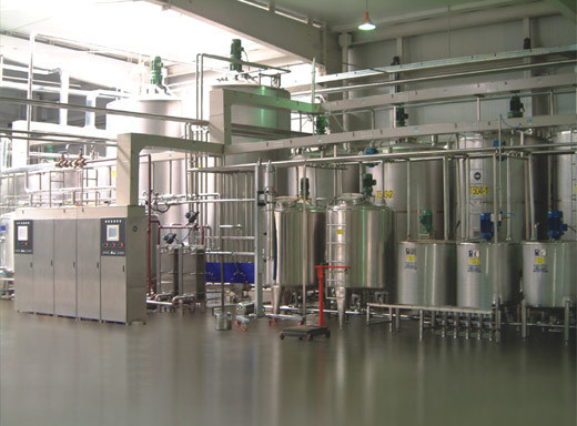 Línea de procesamiento de yogur con sabor de 500L-10000L para el proyecto llave en mano de leche líquida fresca