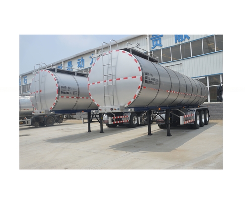 Camión cisterna de transporte de leche de acero inoxidable de 1500L para el servicio de entrega de productos lácteos
