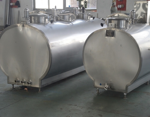 Camión cisterna de transporte de leche de acero inoxidable de 1500L para el servicio de entrega de productos lácteos