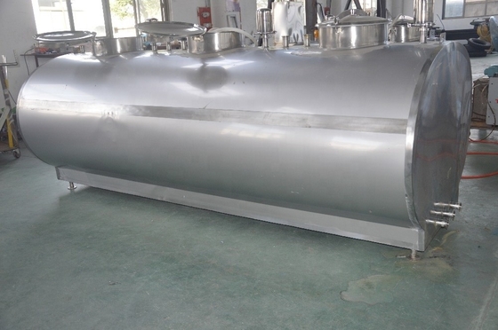 Camión cisterna de transporte de leche de acero inoxidable de 1500L para el servicio de entrega de productos lácteos