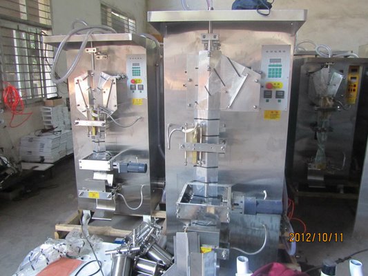 Tipo de embalaje de bebidas bolsas línea de producción de agua de sachet automática completa 2000bph