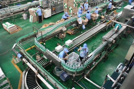 Fácil de operar Máquina de llenado de línea de producción de agua de bolsas automática completa 2000 bolsas / hora