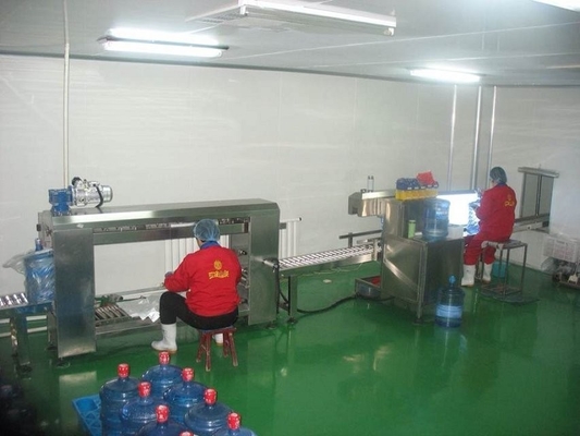 Grado automático automático 450b / h 5 galones línea de producción de agua para el agua 3500 KG Capacidad