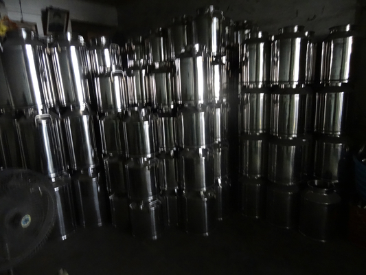 Incluye latas de leche de acero inoxidable y soporte técnico de video duradero después del servicio