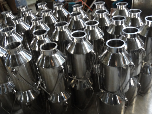 Incluye latas de leche de acero inoxidable y soporte técnico de video duradero después del servicio