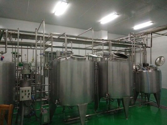 Línea de producción de jugo de naranja/limonada competitiva con precisión de llenado 4000 en alta demanda