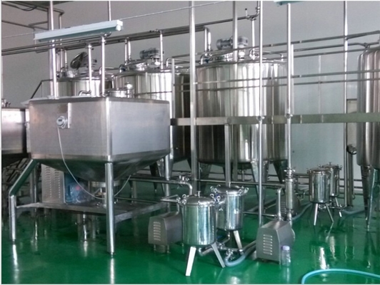 Línea de producción de jugo de naranja/limonada competitiva con precisión de llenado 4000 en alta demanda