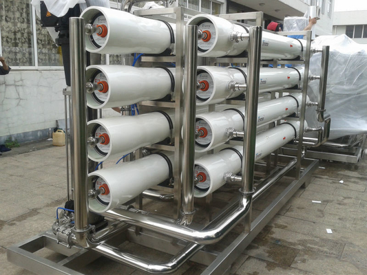 1250 kg de acero inoxidable 304 Sistema de tratamiento de agua RO de gran escala 5000L/H montado en patinaje