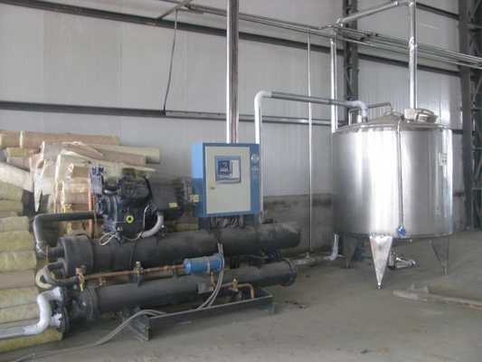 Refrigerador de agua industrial de tipo tornillo de 65 kW esencial para la producción de leche pasteurizada