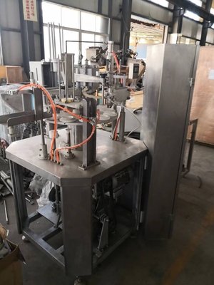 Máquina de llenado de botellas de copa y cono para la producción de cono de crema en tiendas de bebidas alimenticias