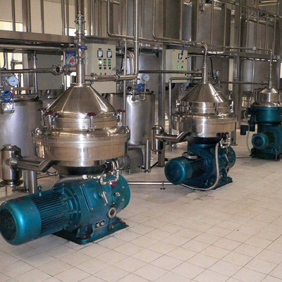 Skimmer de leche de 5000L/H para la producción a gran escala de nata de leche 2200*1350*1150mm 1500 kg