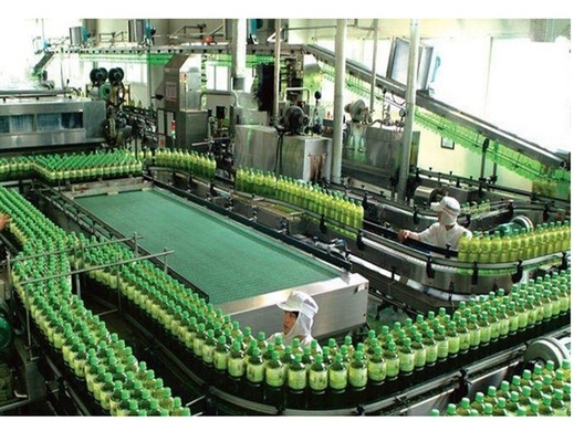 Línea de producción de bebidas de té de hierbas eléctrica totalmente automática 6000B / H con paquete de botellas