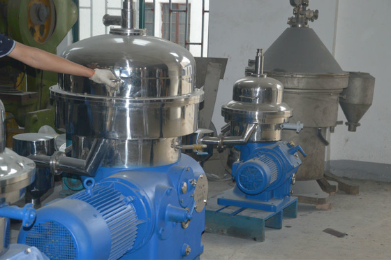 2200*1350*1150mm Máquina automática de desnatado de leche para la separación de leche consistente