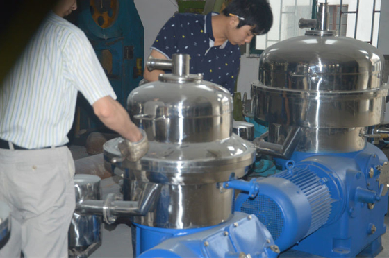 2200*1350*1150mm Máquina automática de desnatado de leche para la separación de leche consistente
