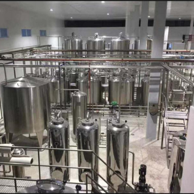 Instalación de procesamiento de leche de almendras totalmente automática de 3000 c/h con paquetes de lata de 250 ml y 330 ml