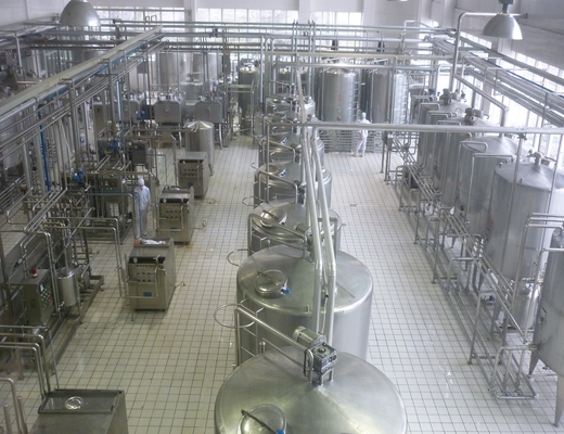 Instalación de procesamiento de leche de almendras totalmente automática de 3000 c/h con paquetes de lata de 250 ml y 330 ml