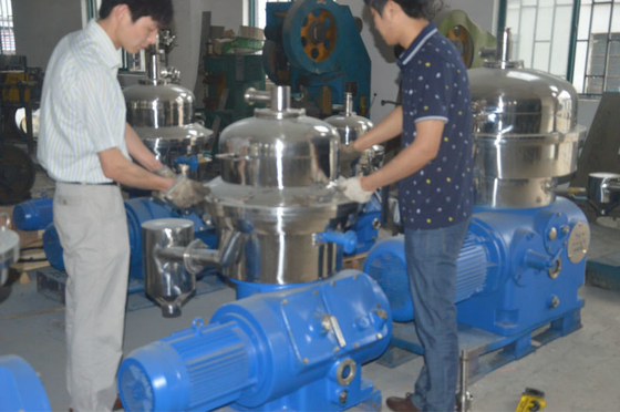 500 KG Capacidad 1000L/H Separador de crema de leche con limpieza automática 2200*1350*1150mm