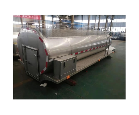 Entrega y transporte de leche conveniente con un camión cisterna de leche de 1250 kg en la carretera de camiones de leche