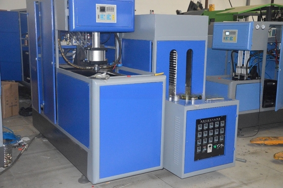 Máquina semiautomática para moldear botellas de agua PET de 5 galones para el procesamiento de plásticos