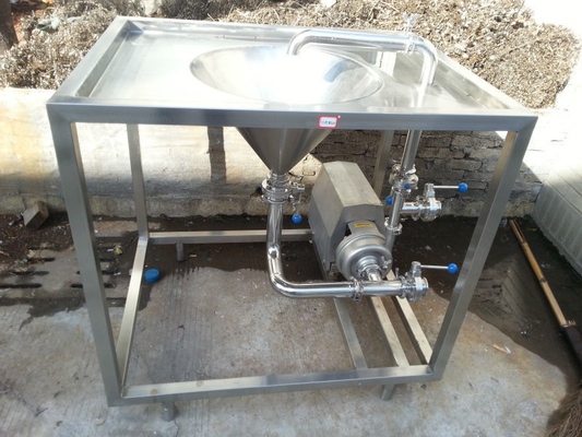 Máquina de mezcla vertical de agua y leche en polvo de 175 kg con mezcla para mantenimiento en el campo