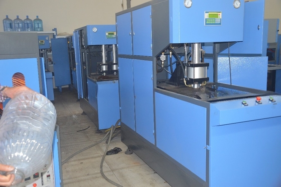Máquina semiautomática de soplar botellas de agua de 5 galones de 20 litros para hacer botellas para mascotas