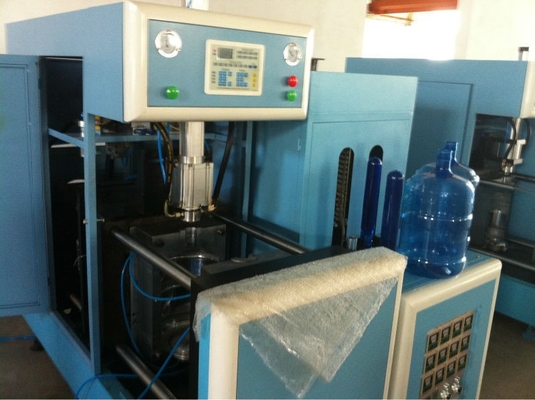 Máquina semiautomática de soplar botellas de agua de 5 galones de 20 litros para hacer botellas para mascotas