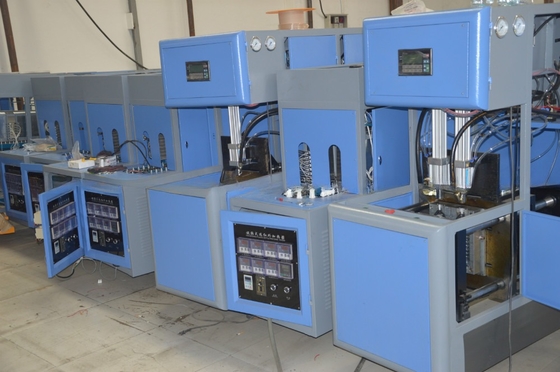 Máquina de soplado de PET semiautomática de 2 litros para una producción eficiente de botellas pequeñas
