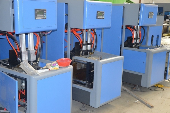 Equipo de soplado automático de botellas con fuerza de sujeción de 35kN y altura máxima de la botella 380 mm
