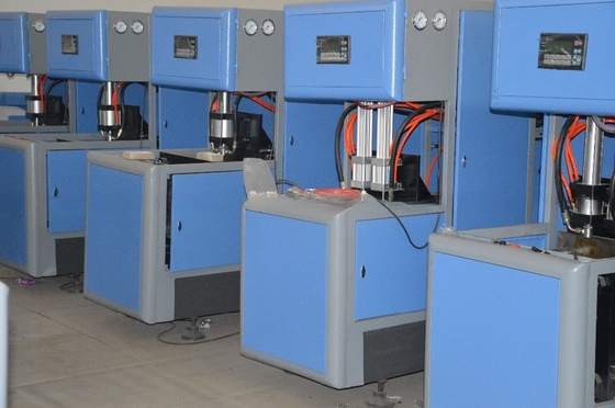 Equipo de soplado automático de botellas con fuerza de sujeción de 35kN y altura máxima de la botella 380 mm