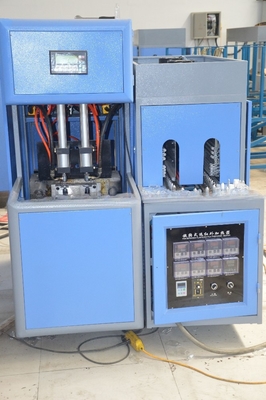Máquina de moldeo de botellas de plástico semiautomáticas de 2000 ml para plantas de fabricación