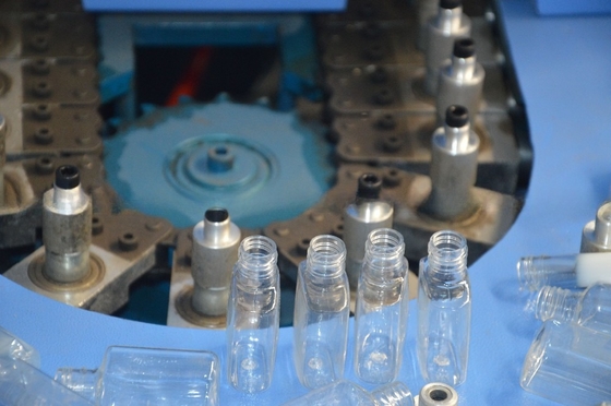 Máquina de moldeo de botellas de plástico semiautomáticas de 2000 ml para plantas de fabricación