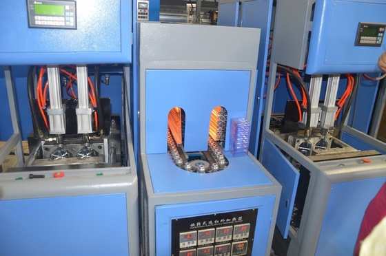 Máquina avanzada de fabricación de botellas de plástico de forma redonda semiautomática tamaño de volumen 0.1-2L PLC MITSUBISHI