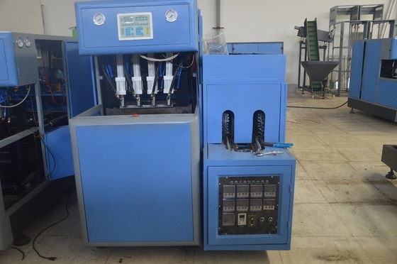 1250 KG Peso de mano Operar 4 cavidades Botella de agua pura máquina de moldeado de soplado 220V / 380V / 415V / 440V / 480V Voltagem