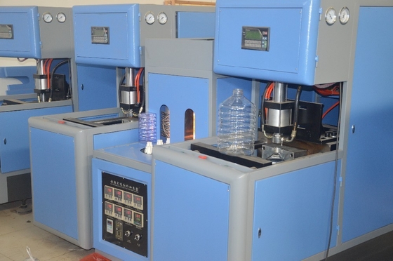 1250 kg Máquina semiautomática de moldeo de botellas de PET de 6L para la industria del embalaje de agua