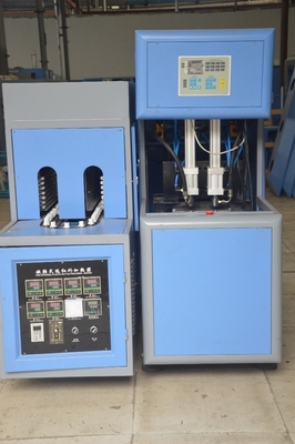 1250 KG Aprobada por el CE Máquina de soplar botellas de PET semiautomática de 2L para requisitos del cliente