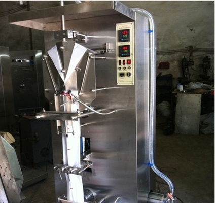 Máquina automática de llenado de agua de sachet de 2000 b/h con precisión de llenado de 2200
