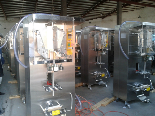 Máquina automática de llenado de agua de sachet de 2000 b/h con precisión de llenado de 2200