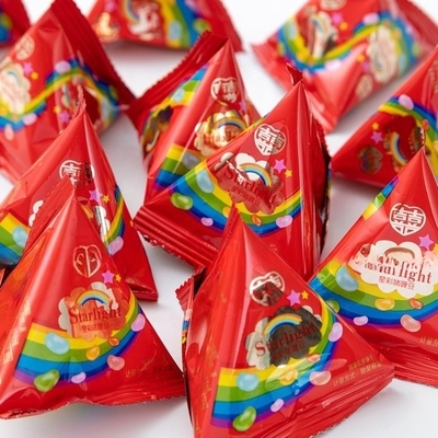 Tipo de embalaje Bolsas Sopa de salsa líquida Bolsas triangulares Máquina de embalaje Peso KG 380