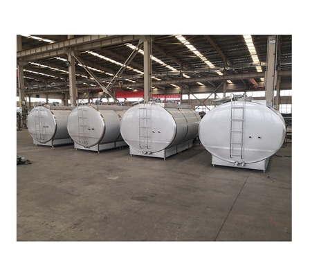 En el caso de las instalaciones de procesamiento de leche, el tanque de refrigeración de leche de acero inoxidable tiene una capacidad de 500 kg.