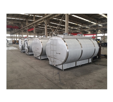 En el caso de las instalaciones de procesamiento de leche, el tanque de refrigeración de leche de acero inoxidable tiene una capacidad de 500 kg.