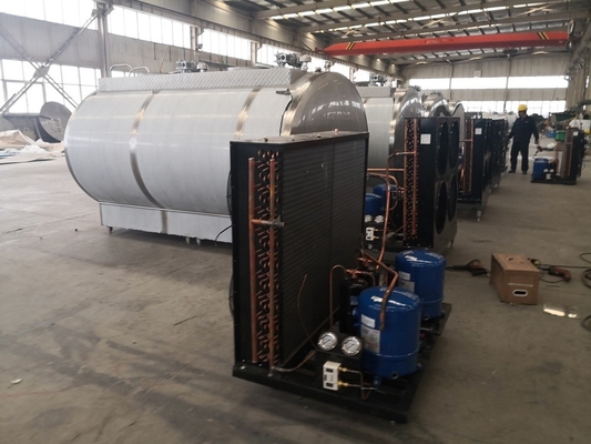 En el caso de las instalaciones de procesamiento de leche, el tanque de refrigeración de leche de acero inoxidable tiene una capacidad de 500 kg.