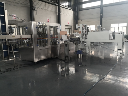 220v/380v/415v/440v/480v 8 cabezas Tres en uno Bebidas carbonatadas y jugo máquina de llenado