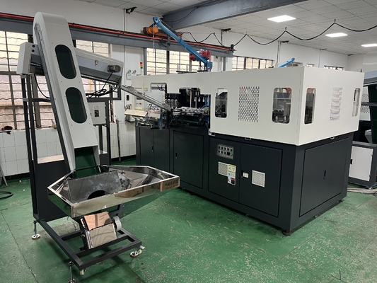 2800KG Full Auto 4 Cavidad Servo Motor Botella de plástico de estiramiento de soplado moldeo máquina para bebidas carbonatadas línea de producción