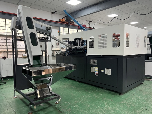 2800KG Full Auto 4 Cavidad Servo Motor Botella de plástico de estiramiento de soplado moldeo máquina para bebidas carbonatadas línea de producción