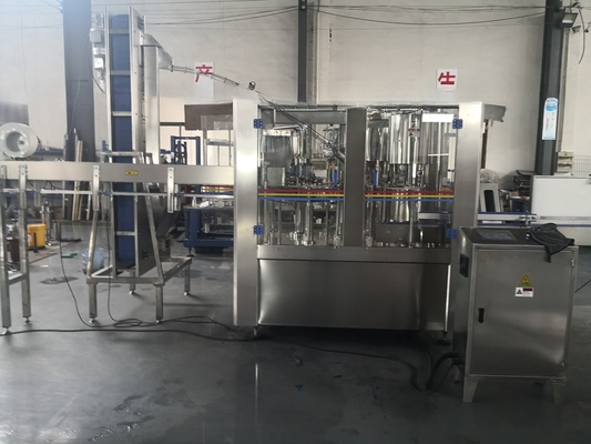 Máquina de llenado de leche de 8 cabezas totalmente automática para botellas de PET y rendimiento
