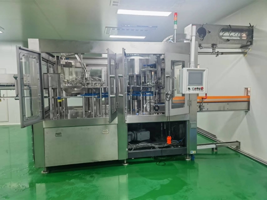 Máquina de llenado de jugo de bebidas de agua de 18 cabezas para una producción fácil de operar