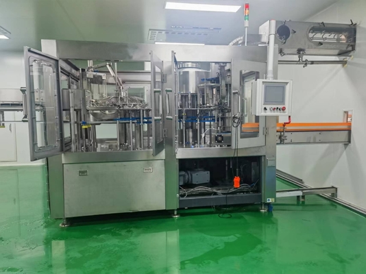 18 cabezas 500 ml 1000 ml Máquina de embotellado y tapado de agua para envases de plástico