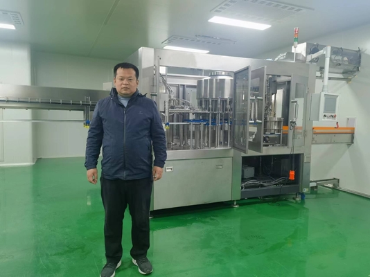 18 cabezas 500 ml 1000 ml Máquina de embotellado y tapado de agua para envases de plástico