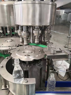 Máquina de llenado de agua embotellada de 250 ml fácil de operar para línea de procesamiento de agua